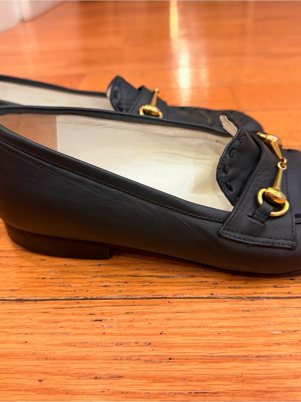 1980s Vintage Gucci Black Leather Horsebit Loafers - Picture 4 of 11